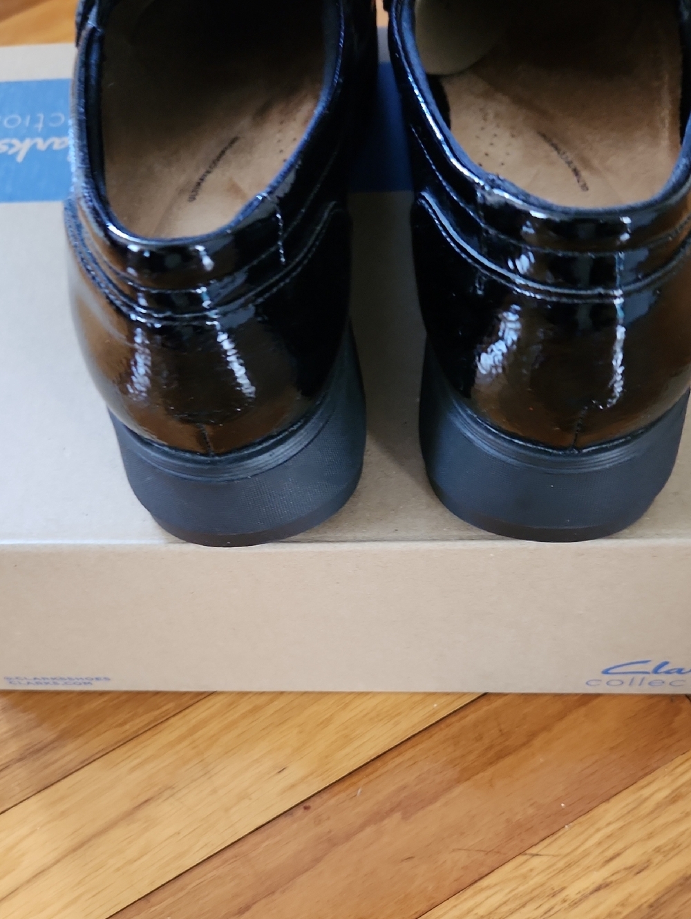 Clarks Zylah Top Black Patent Slip-On Loafers with Chain Accent NIB NWT 9 1/2 M - Picture 6 of 10
